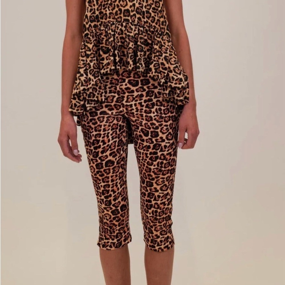 Azeeza Shreya stretch CDC Leopard Print Women's Capris - Picture 6 of 9